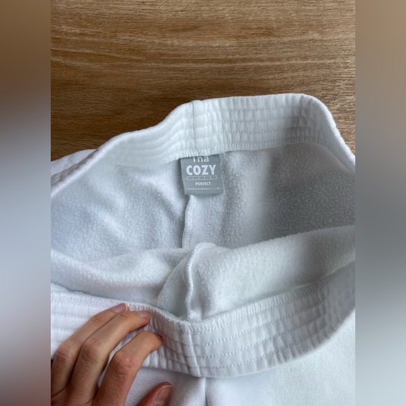 TNA sweatshorts size medium in white. New - Picture 2 of 2